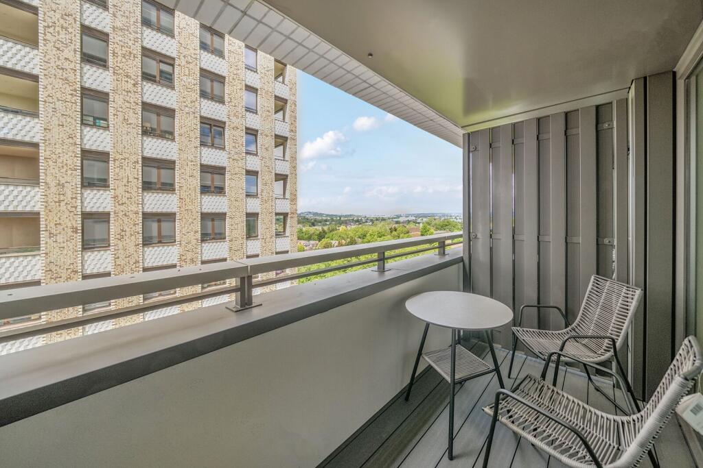Apartment in Harrow - More