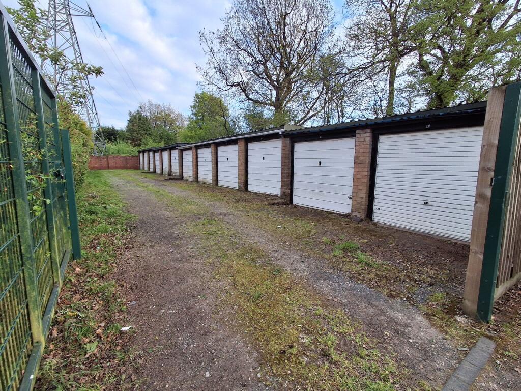 Lock up garage site at 338a Tessall Lane, Birmingham, West Midlands B31 5EN - Widok 2