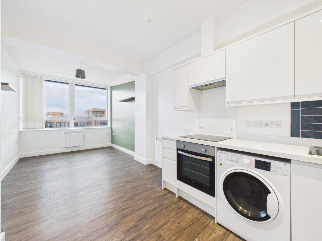 Apartment in Worthing, West Sussex - View 2