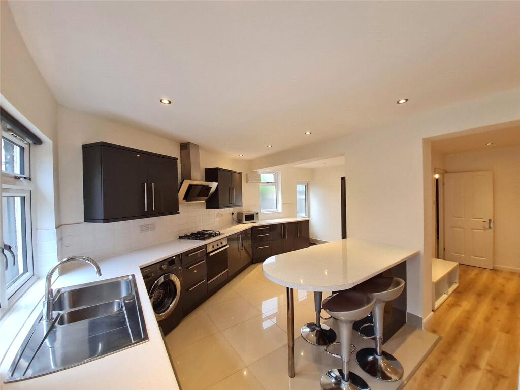 Walton Way, West Acton, London, W3 photo 4