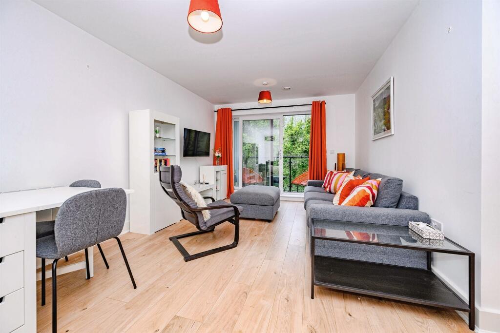Apartment in Dacorum, Nash Mills - View 3