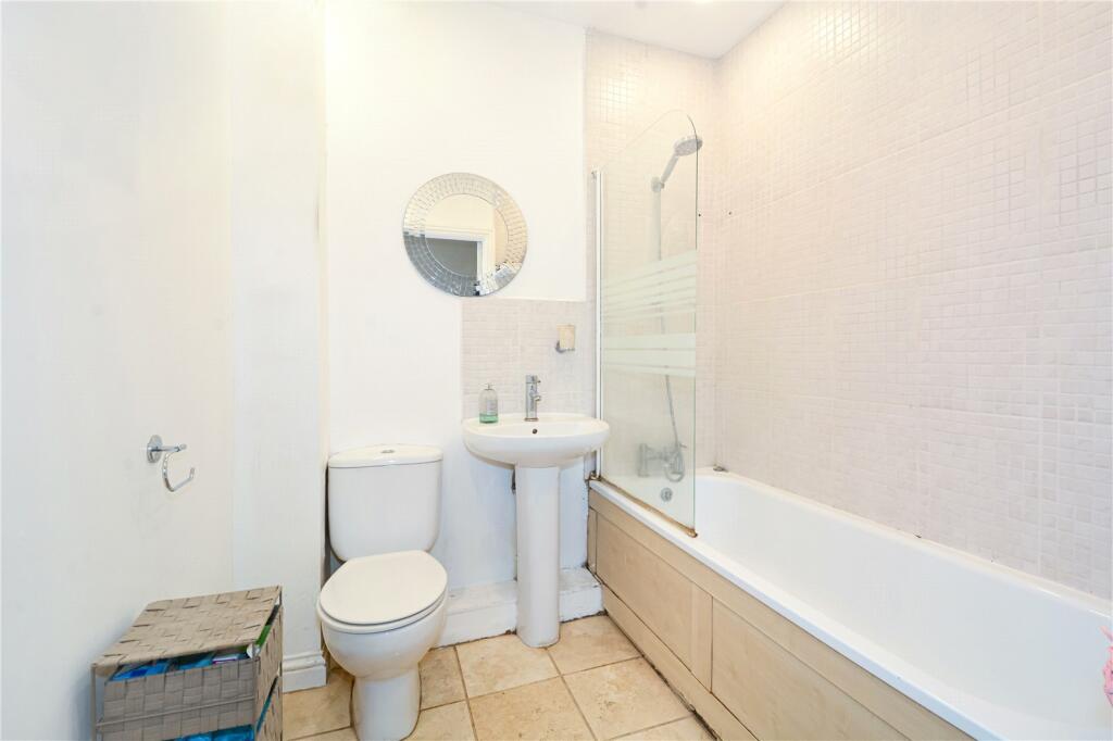 Roberts Road, Walthamstow, London, E17 - View 6
