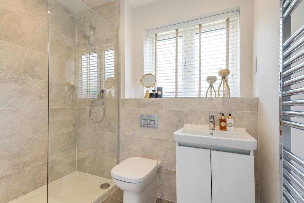 House in Arborfield Green, Finchampstead - More