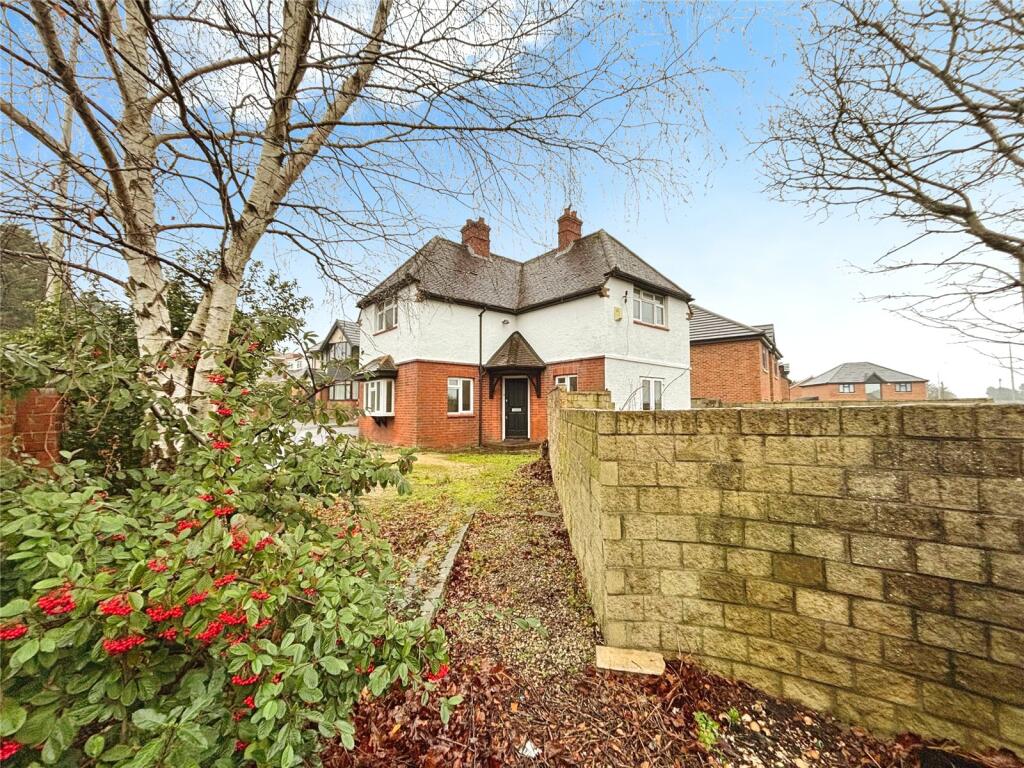 3-bed detached on Langley Hill, Calcot, Reading, £475,000