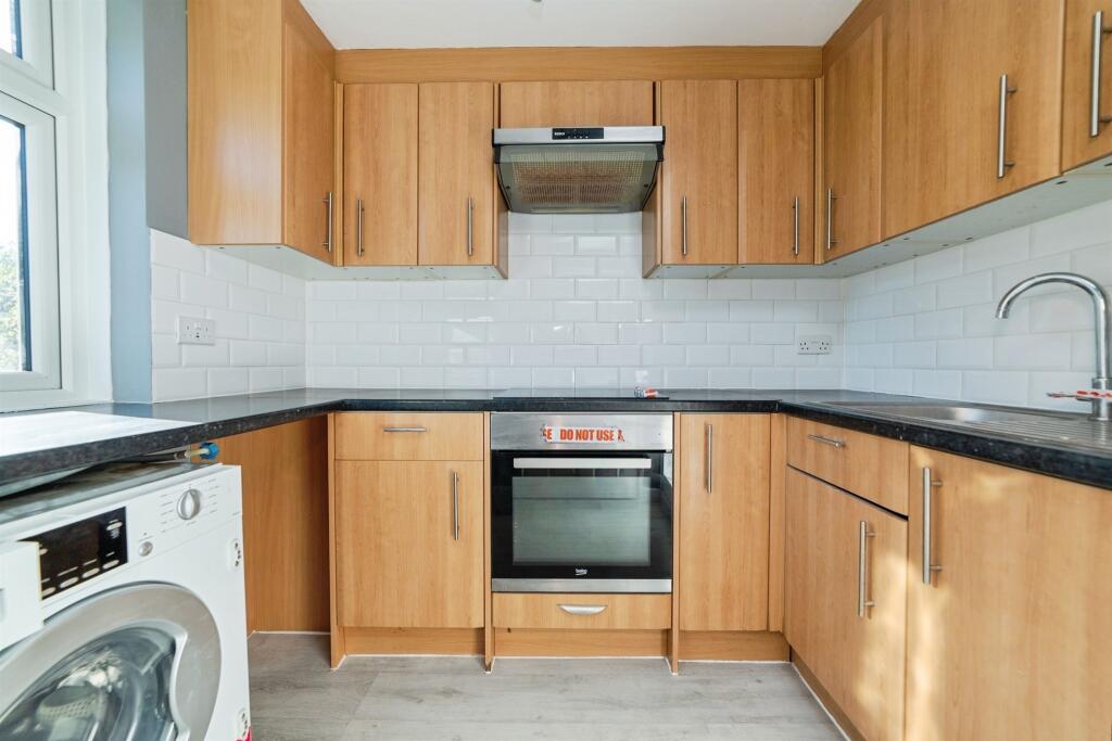 Apartment in Welwyn Hatfield, Hertfordshire - View 5