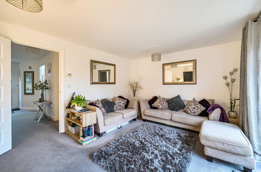 House in Spencers Wood, Ryeish Green, Shinfield - More