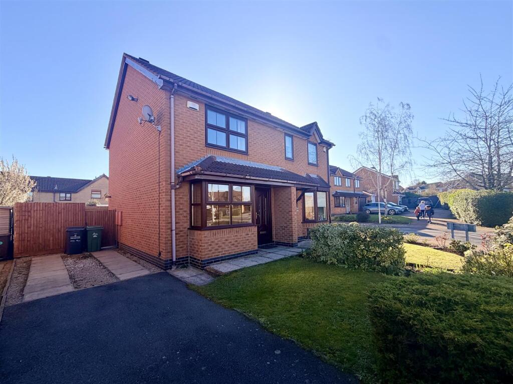 2-bed semi-detached on Sycamore Way, Loughborough, £210,000
