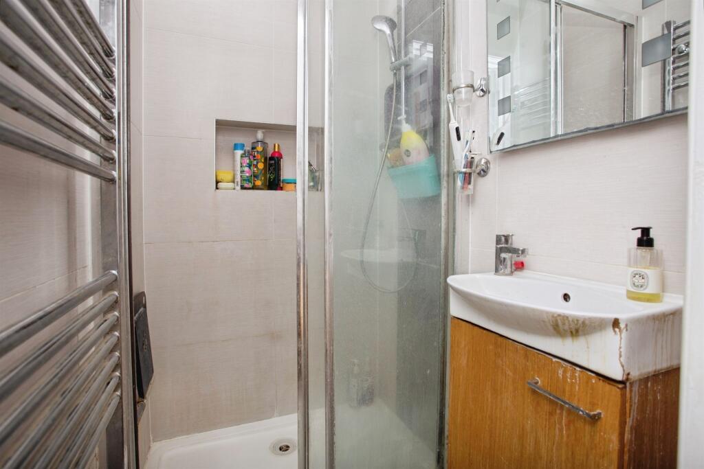House in London - View 3