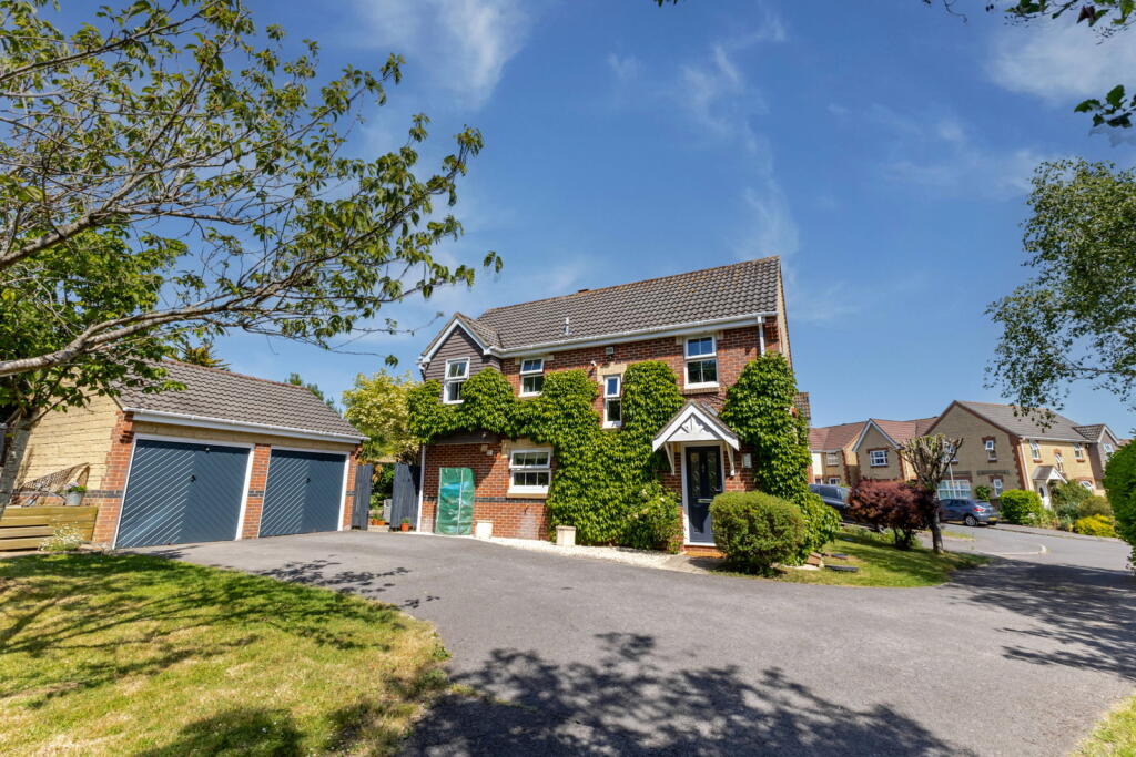 4-bed detached on Jasmine Way, Trowbridge, BA14 7SW, £425,000