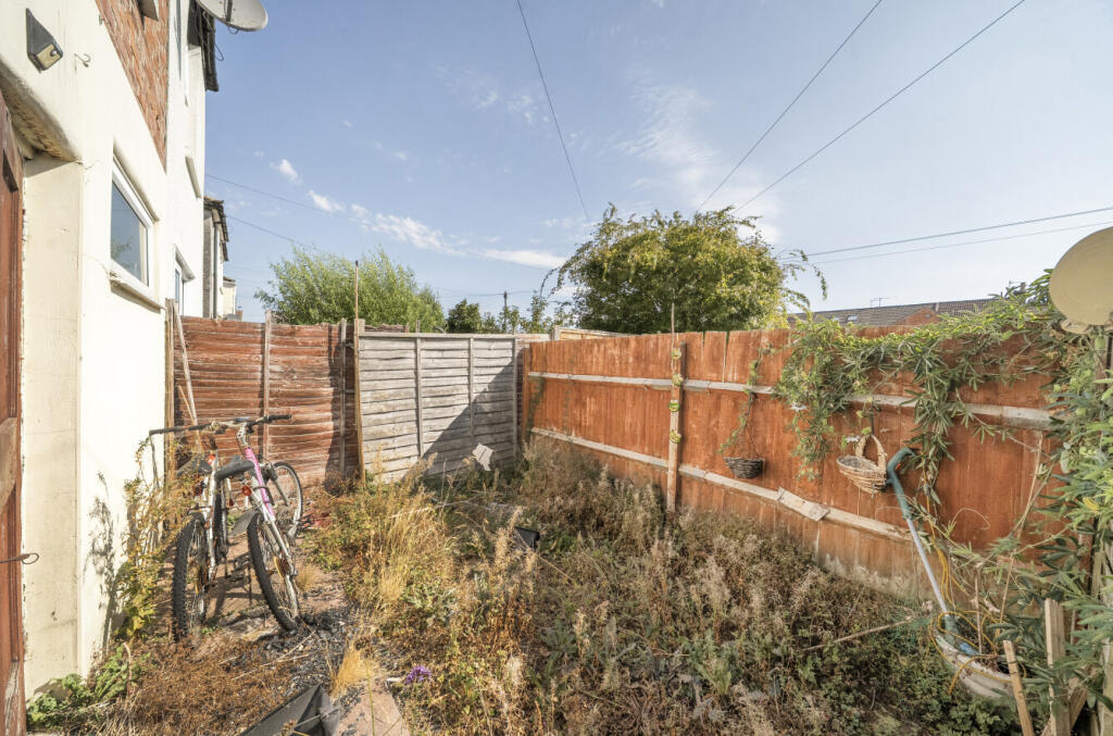 Apartment in Eastleigh - More