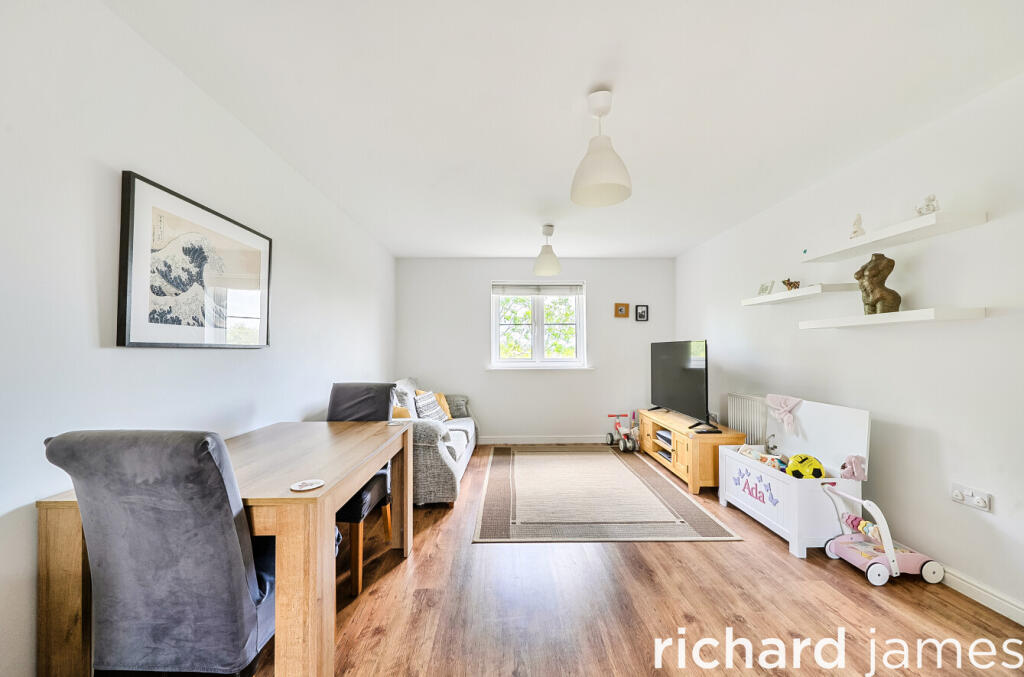 41, Carver Close, Stratton, Swindon, SN3 4GJ photo 2
