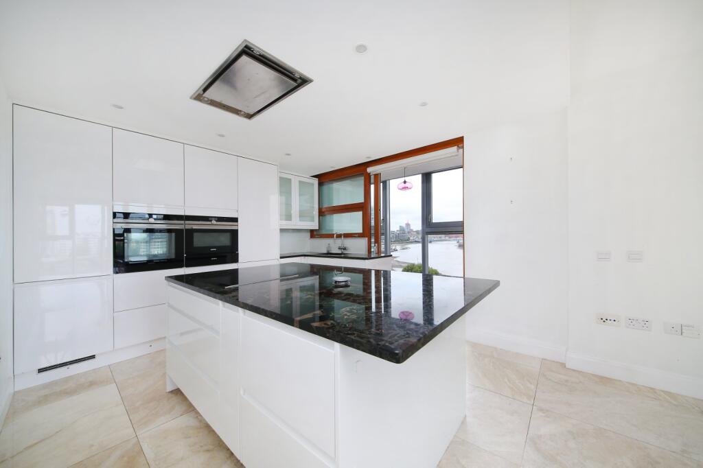 Apartment in London, Battersea - More
