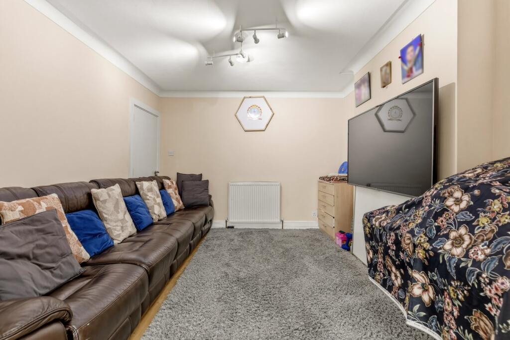 Apartment in London, Kingsbury - View 2