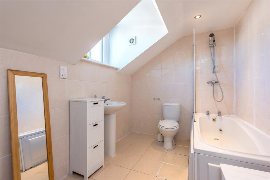 2 bedroom maisonette for rent