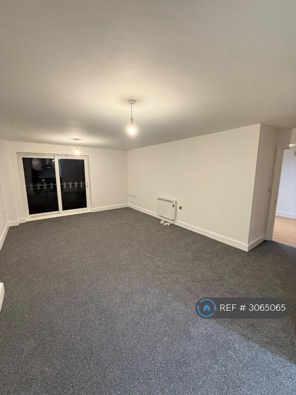 Apartment in Sefton, Liverpool City Region - View 3