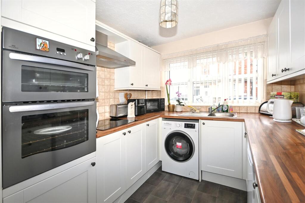 Sidley Road, Eastbourne photo 3