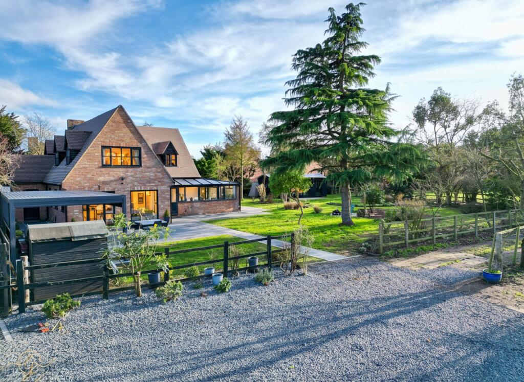 4-bed detached on Cootes Lane, Fen Drayton, CB24, £1,200,000