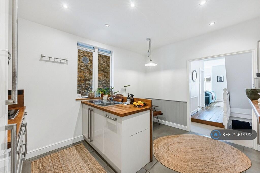 Apartment in London - View 3