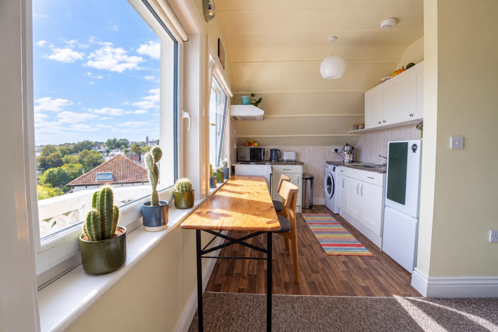 Apartment in St Leonards-on-Sea, Bohemia - View 3