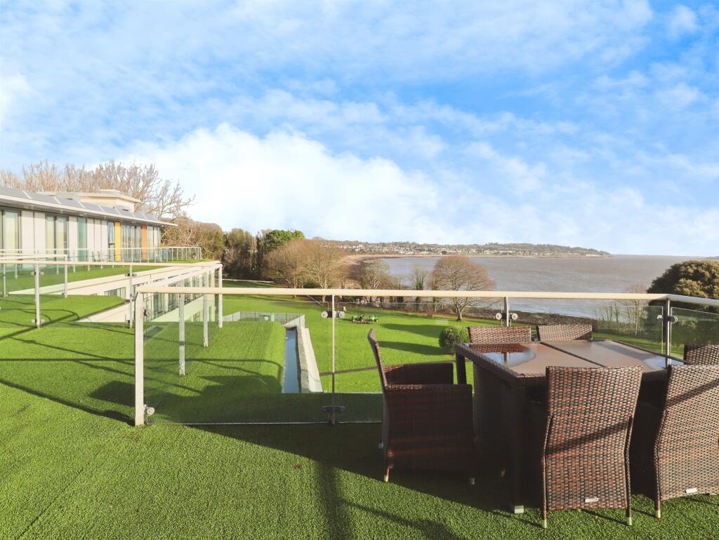 Apartment in Cardiff, Sully and Lavernock - View 2