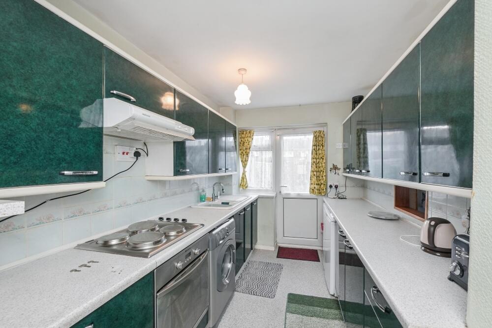 62, Perry Spring, Harlow, Essex, CM17 photo 4
