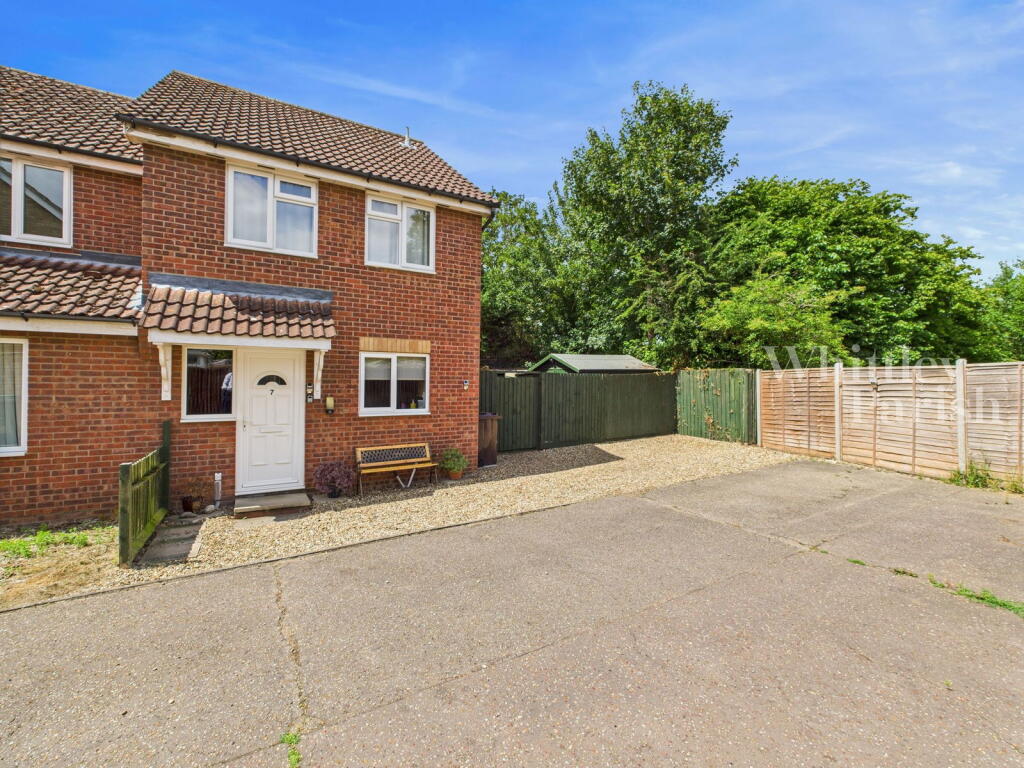 3-bed semi-detached on Pretty Drive, Scole, £117,500
