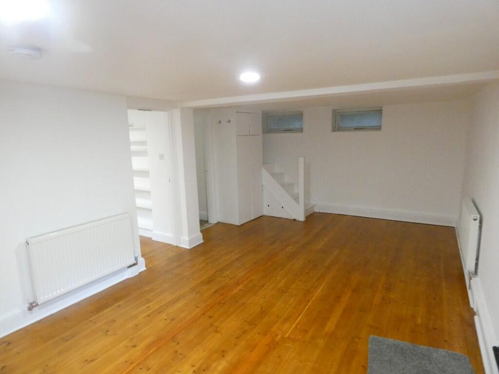 Studio flat for rent