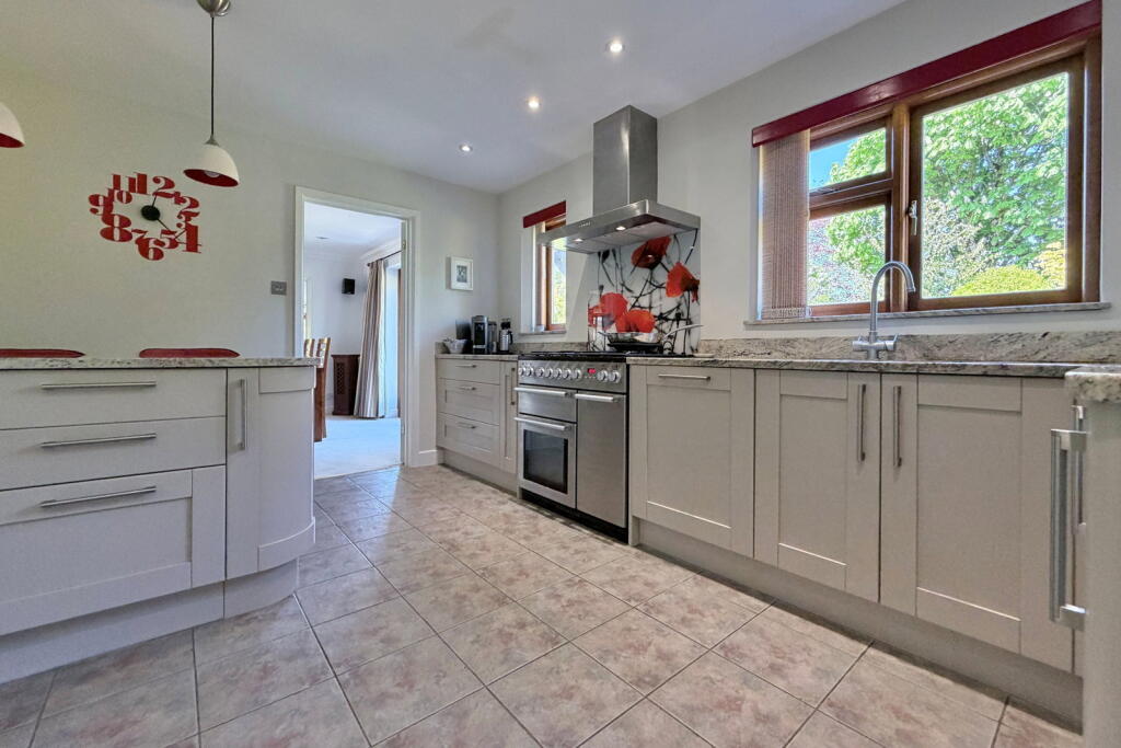 House in Bradford-on-avon, Westwood - More