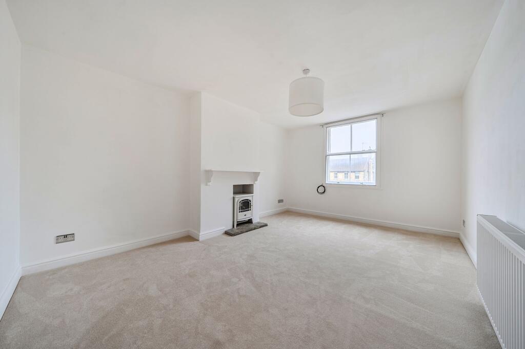 Apartment in Gloucester - View 2