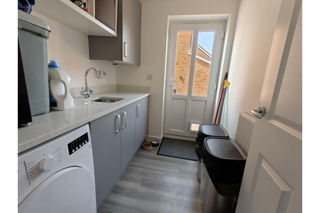 House in Stoke Mandeville, Buckinghamshire - More