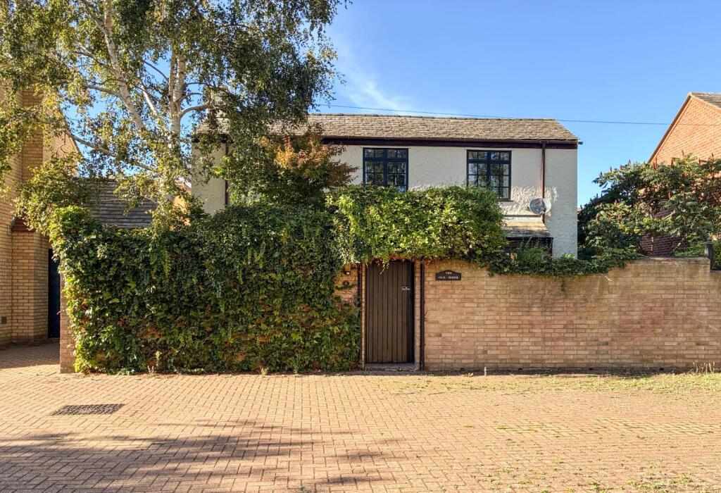 3-bed detached on Thrifts Walk, Cambridge, £575,000