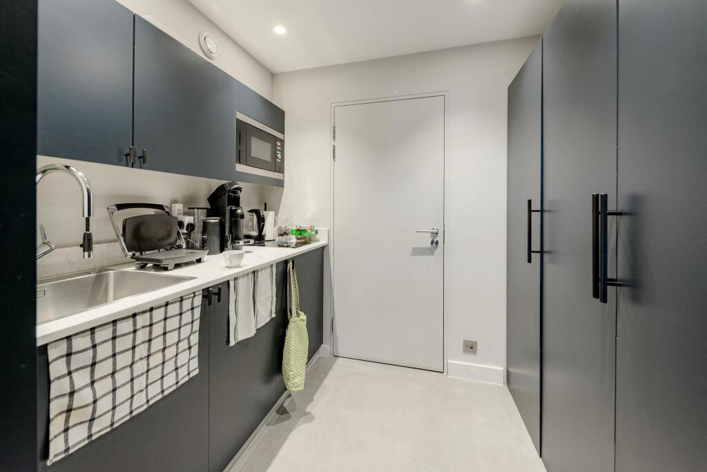 572 kings rd1729.jpg