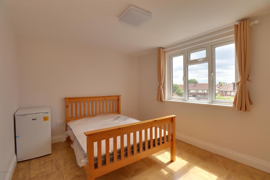 Main image of property: Northolt, UB5