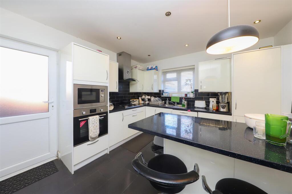 Beech Close, West Drayton photo 2