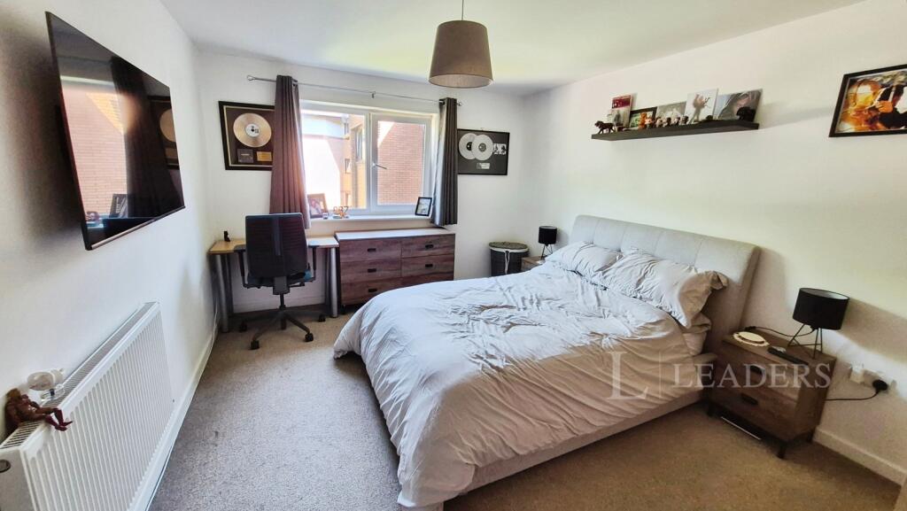 Wickham Road, Fareham, Hampshire - View 5