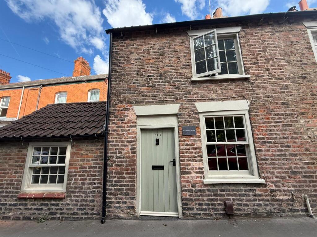 Main image of property: Eastgate, Louth