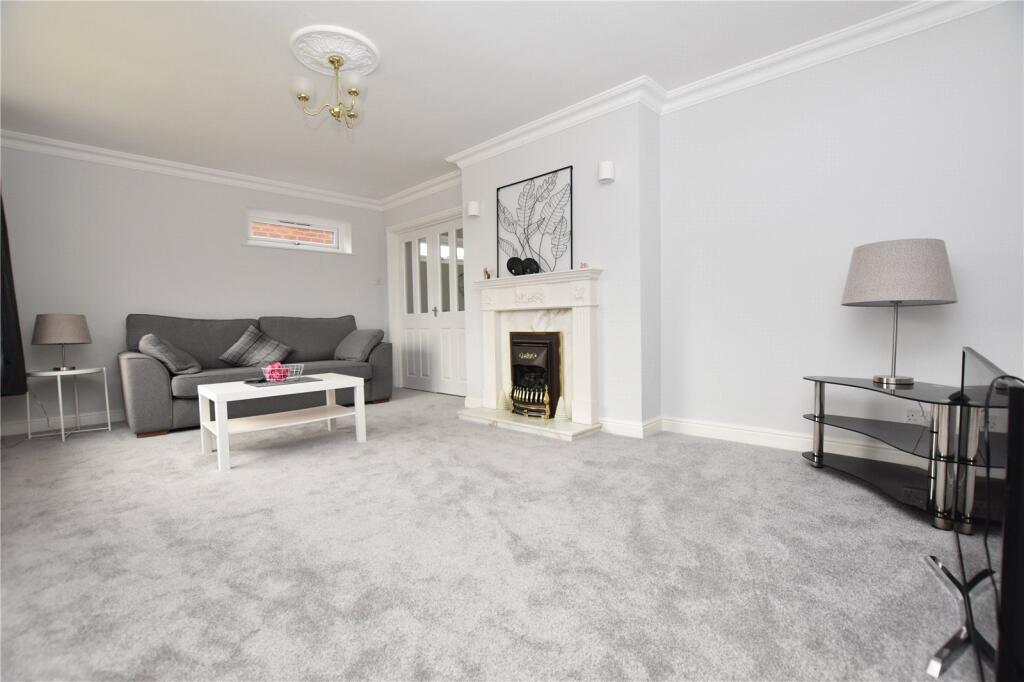 House in Leeds, Upper Green, Morley - View 2