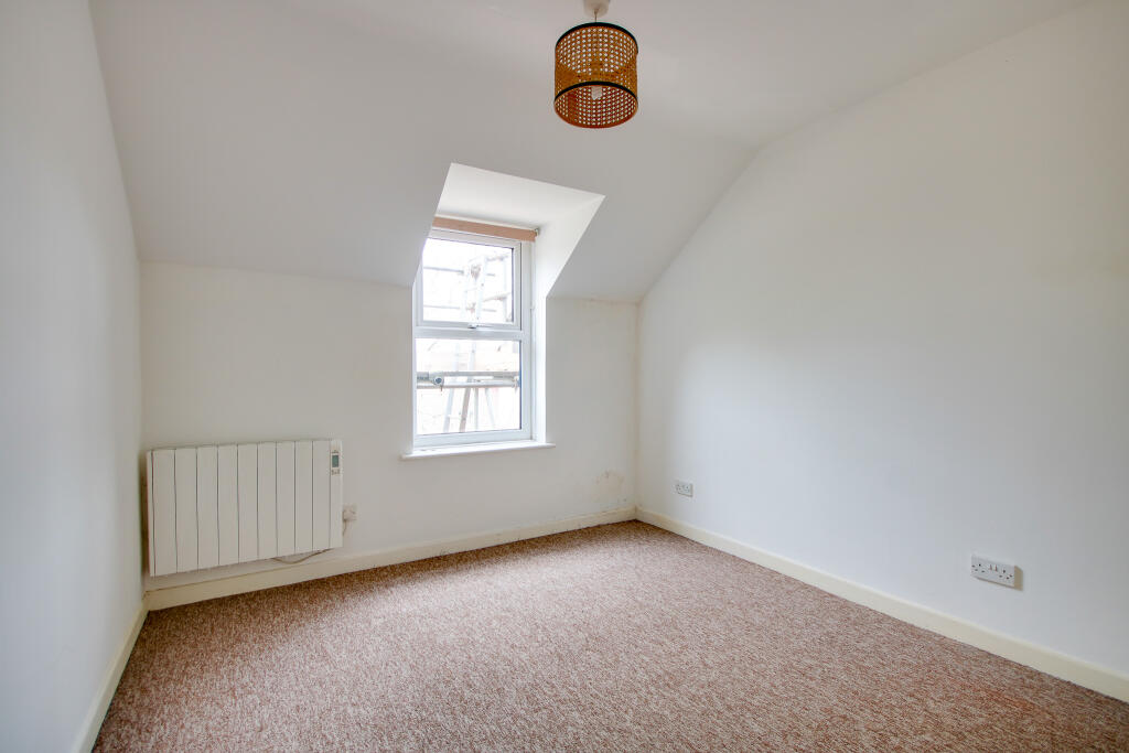 One Bedroom Flat! No Forward Chain! Long Lease! photo 4