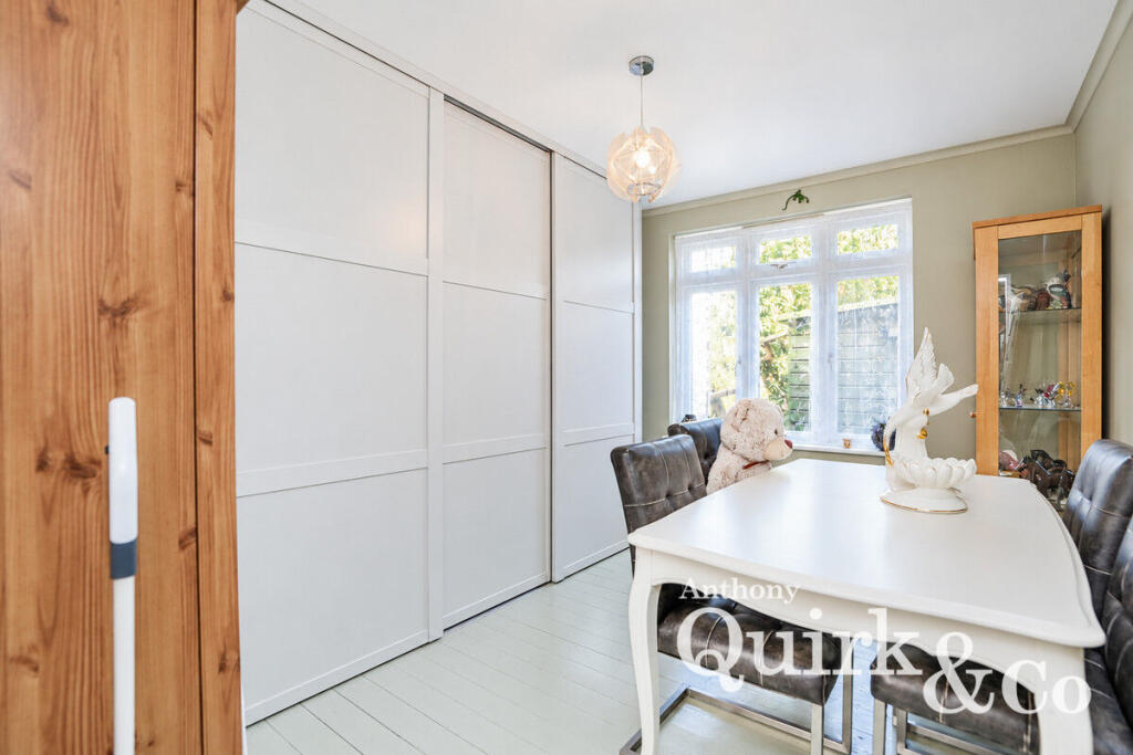 House in Southend-on-Sea - More