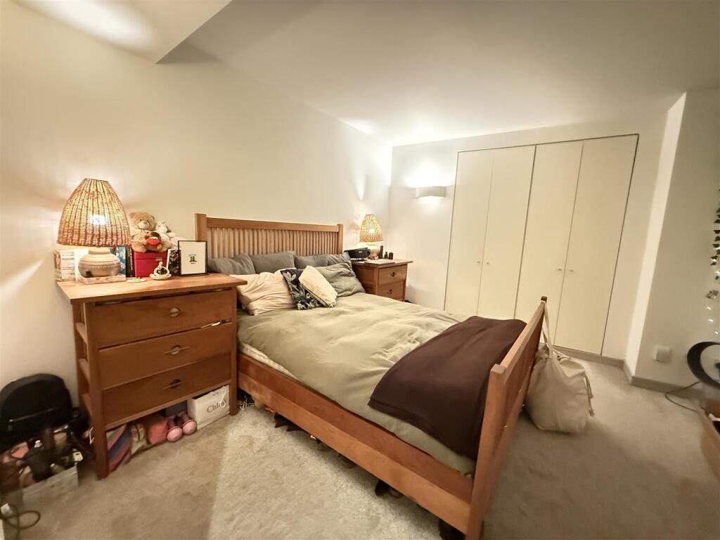 Apartment in Manchester, Trinity, City Centre - View 5
