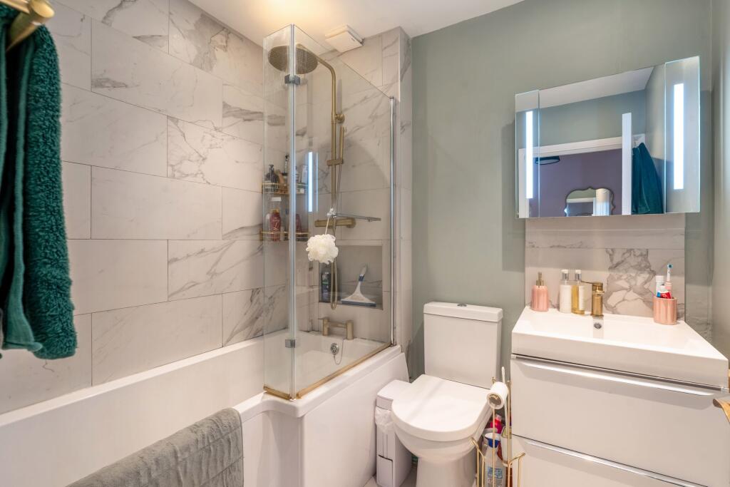 Apartment in Sutton - View 3