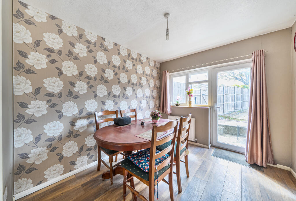 Mollison Drive, Wallington, SM6 photo 4