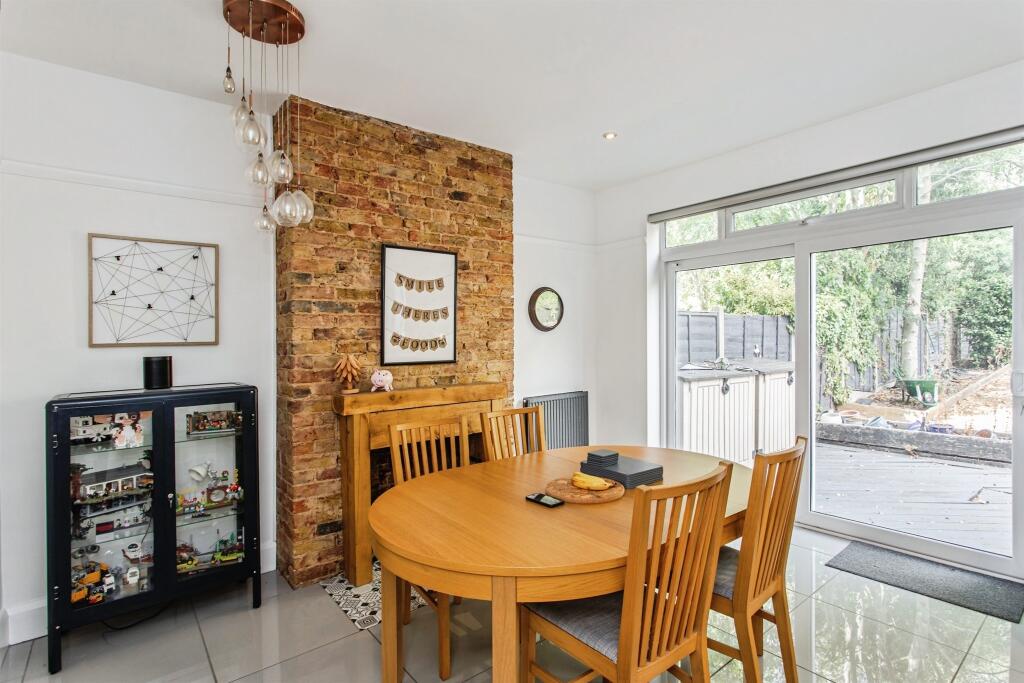 House in Southend-on-Sea - More