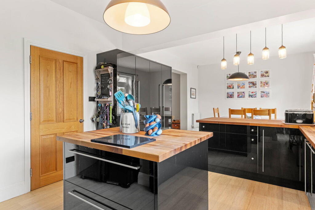 House in Worcester - View 5