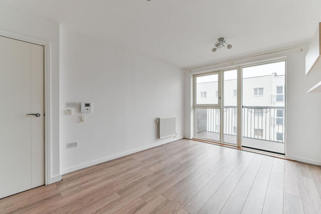 Apartment in Croydon - View 5