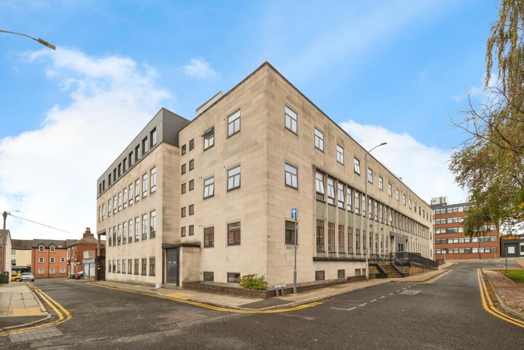 1-bed flat on Lee Street, Stockport, Greater Manchester, SK1, £120,000