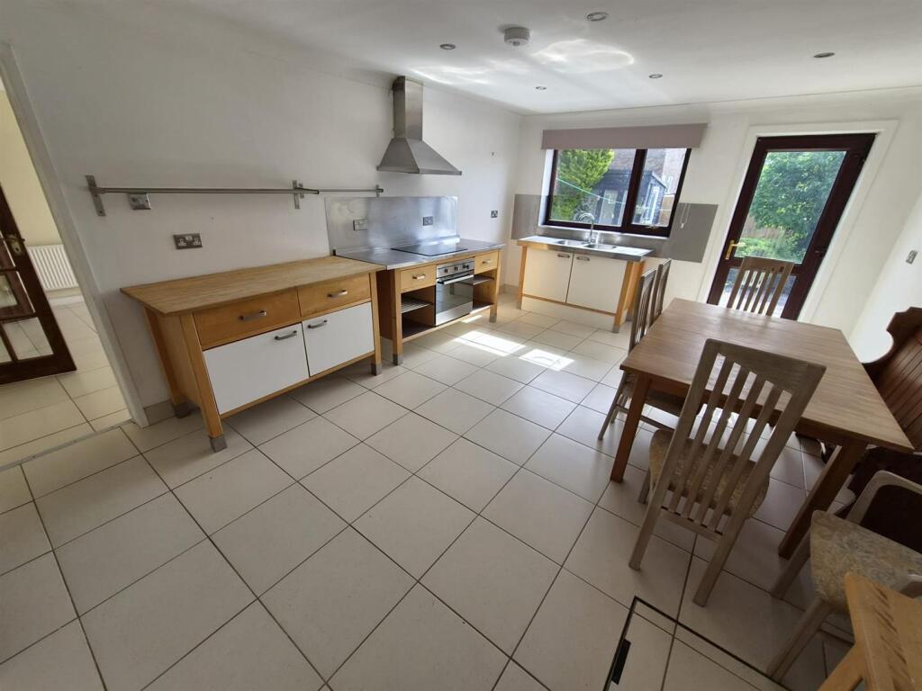 House in Llantrisant - View 5