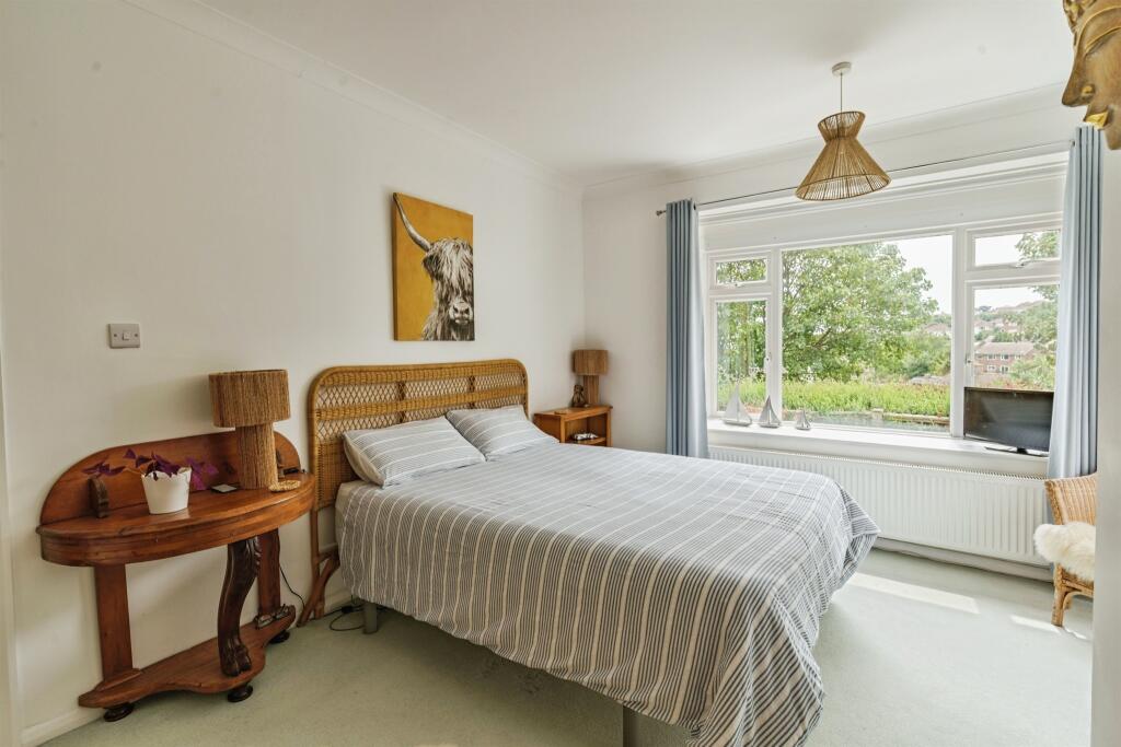 House in Brighton, Saltdean - More