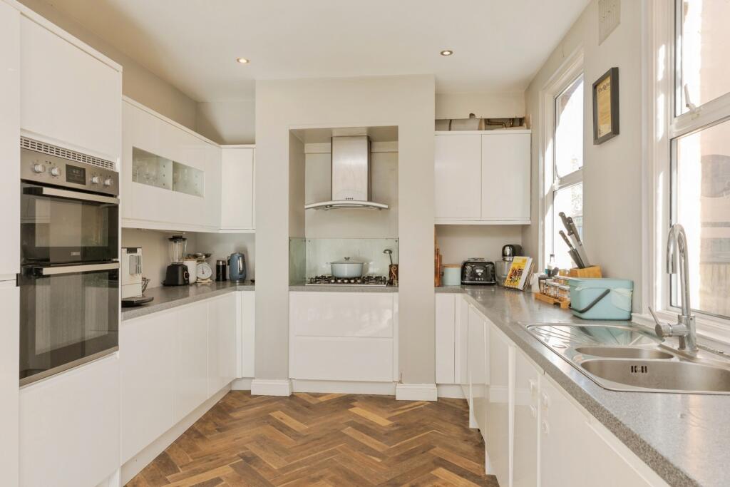 House in Tunbridge Wells, Kent - More