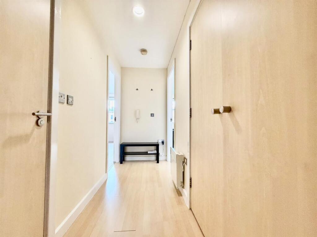 Apartment in Birmingham, West Midlands - More